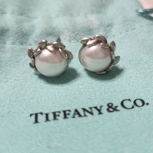 Olive Leaf Pearl Earrings